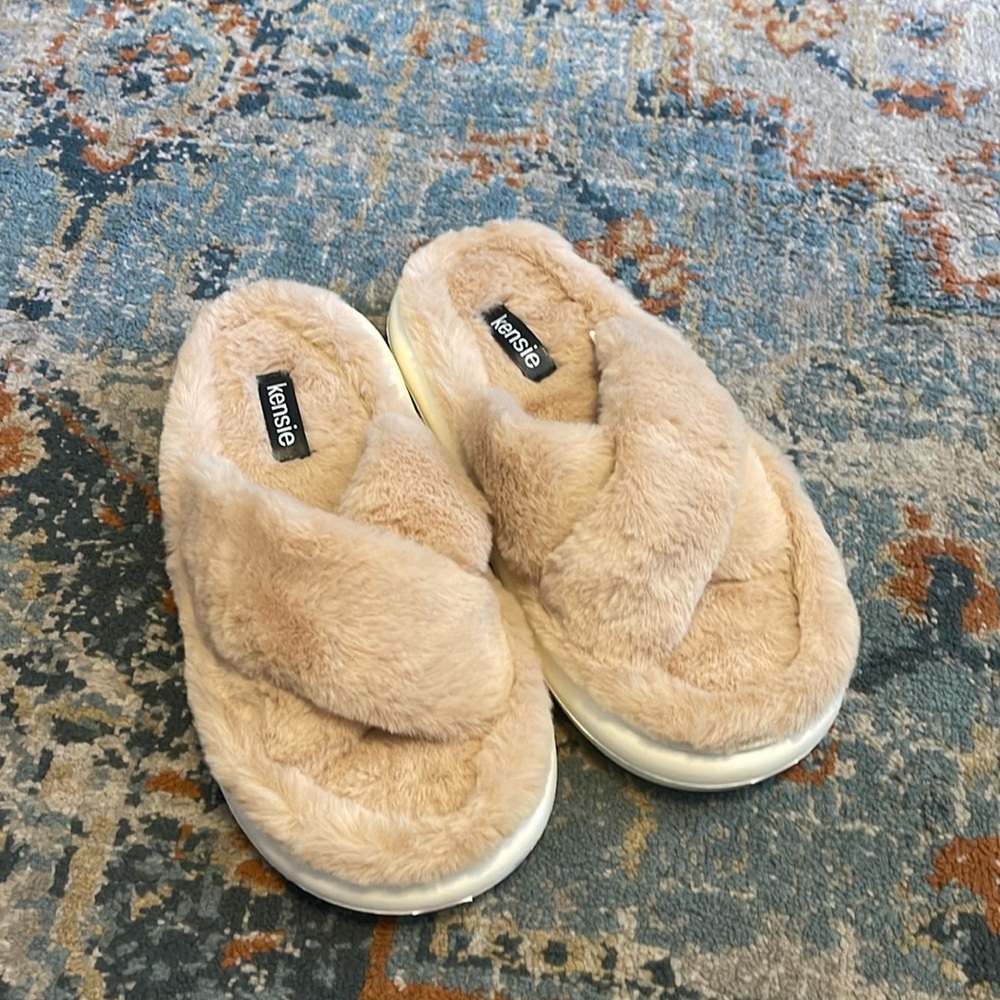 Kensie sandals